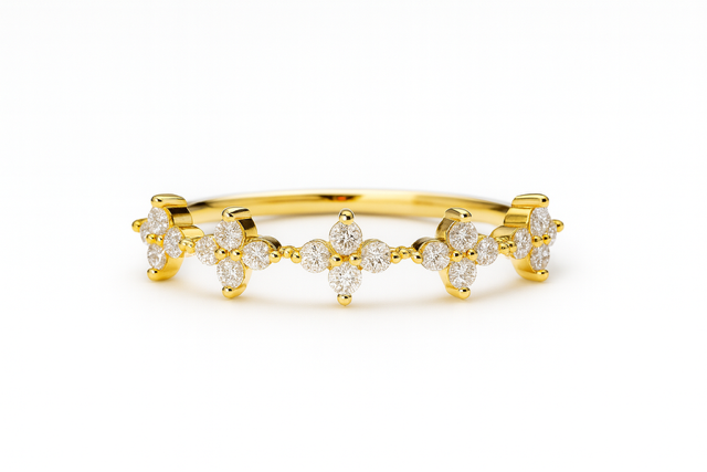 LA14- 14KY Diamond ring with diamonds clover cluster designs.